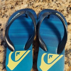 Quiksilver Blue and Yellow Flip Flops Boys Size 11/12